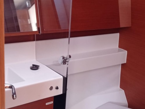 Bareboat Rental Sailboat Jeanneau with a boat licence