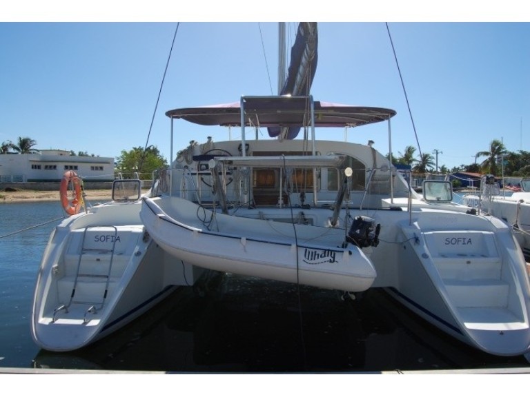 Lagoon Lagoon 410 charter bareboat or captained in  Cienfuegos