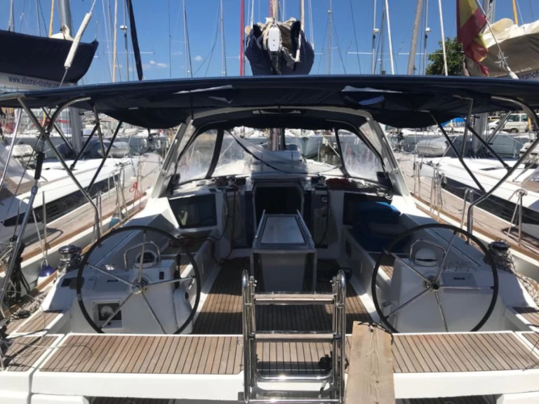 Rent a Bénéteau Oceanis 45 Palma de Mallorca