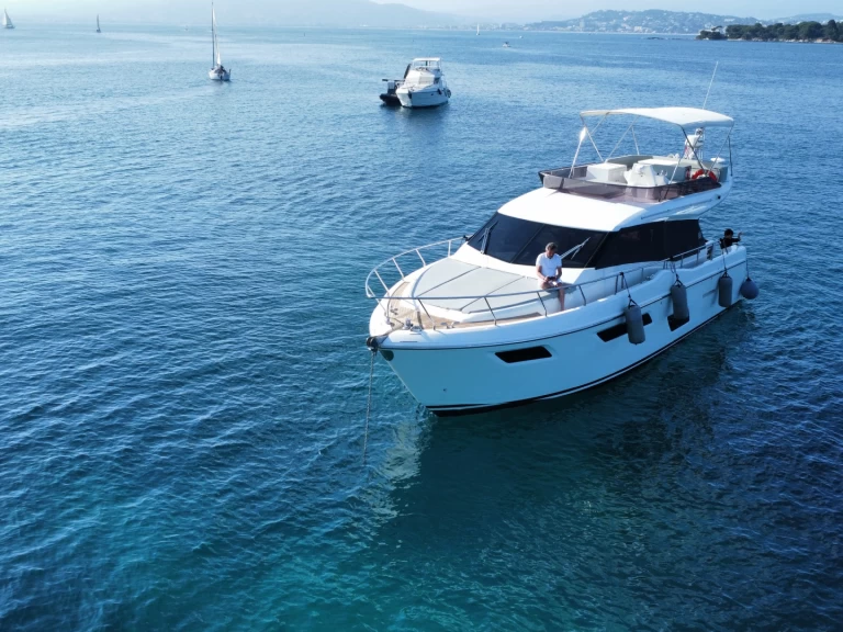 Motorboat rental with or without captain Ferretti La Napoule