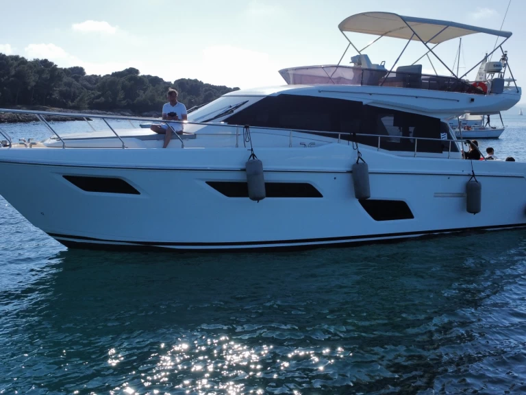 Motorboat for rent La Napoule at the best price