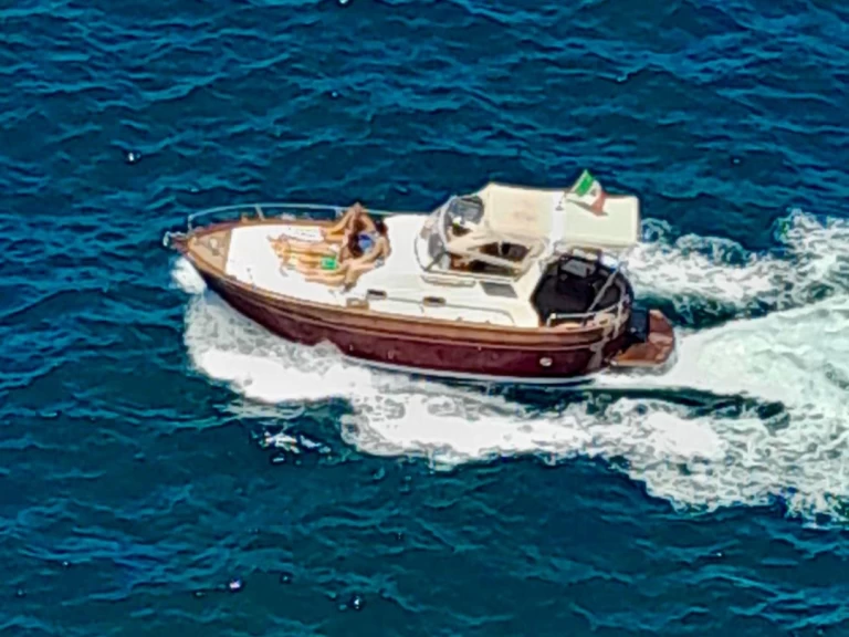 Bareboat Rental Motorboat Apreamare with a boat licence