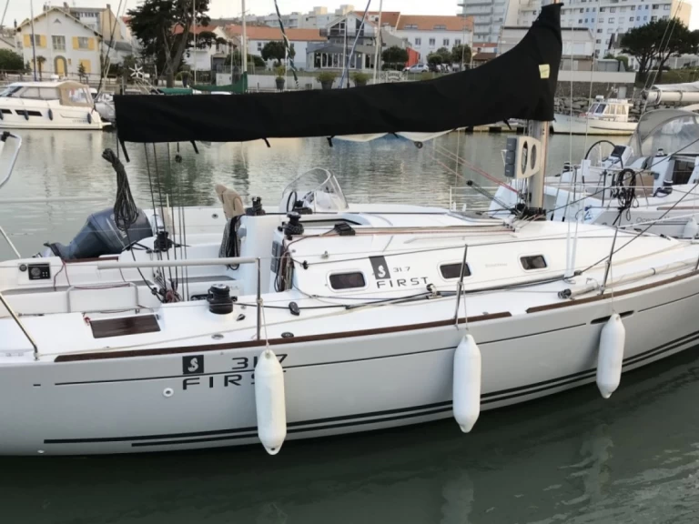 Sailboat for rent Larmor-Plage at the best price