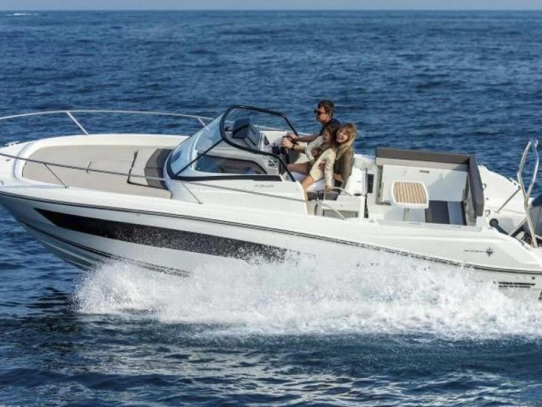 Rent a Bénéteau CAP CAMARAT 7,5 W.A Arzon