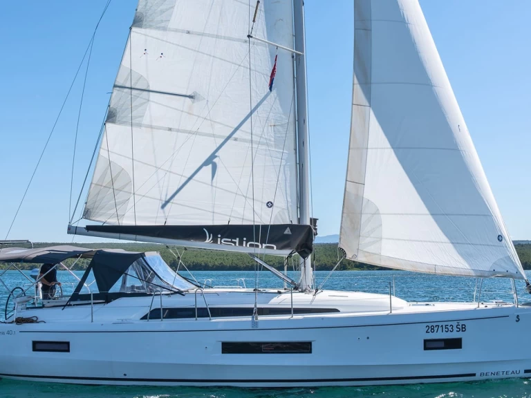 Bénéteau Oceanis 40.1 in Skradin on SamBoat