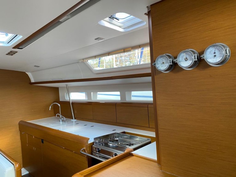 Sailboat rental with or without captain Jeanneau Palmeira