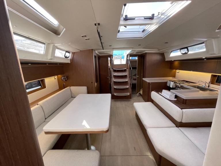 Yacht charter Las Palmas de Gran Canaria cheap Oceanis 51.1