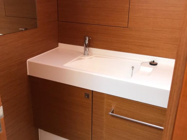 Boat rental Jeanneau Sun Odyssey 519 in Palma de Mallorca on Samboat