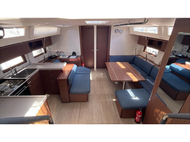 Yacht charter Palma de Mallorca cheap Oceanis 51.1