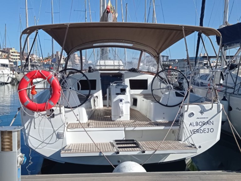 Boat rental Jeanneau Sun Odyssey 410 in Palma de Mallorca on Samboat