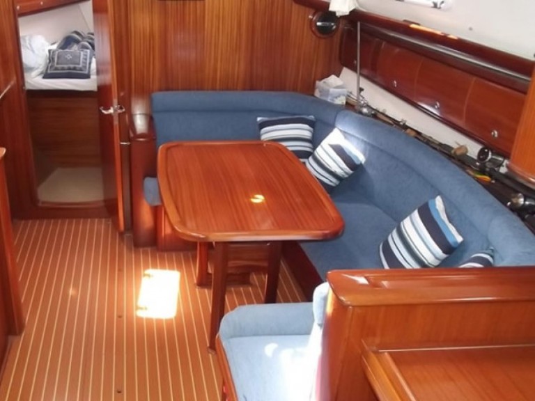 Boat rental Bavaria Bavaria 38[G] in Alimos on Samboat