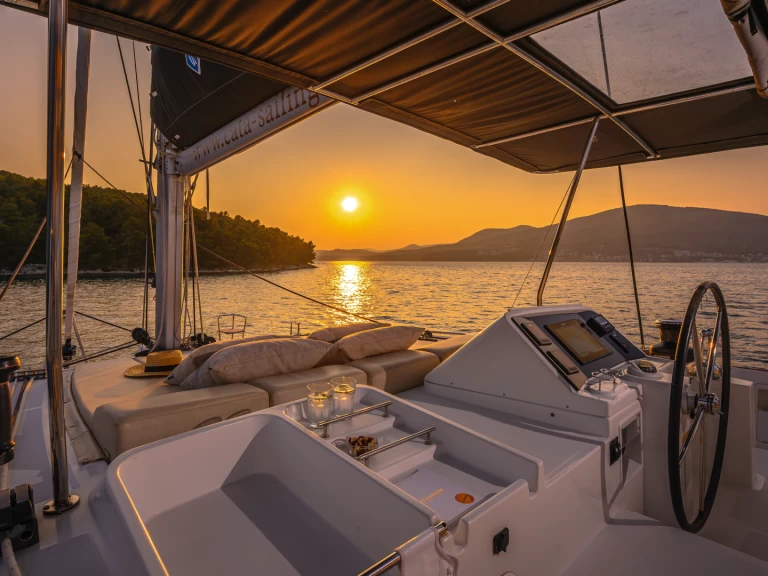 Boat rental Lagoon Lagoon 450 F in Trogir on Samboat