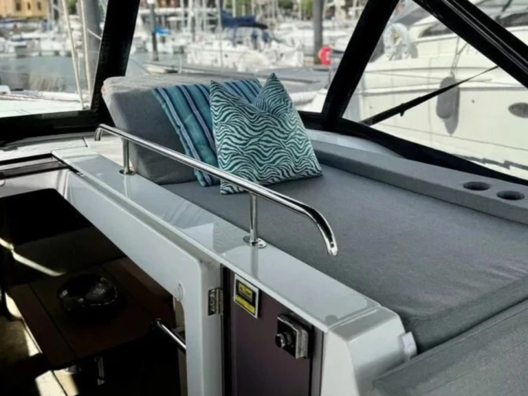 Sailboat rental in Alimos - Bénéteau Oceanis 51.1