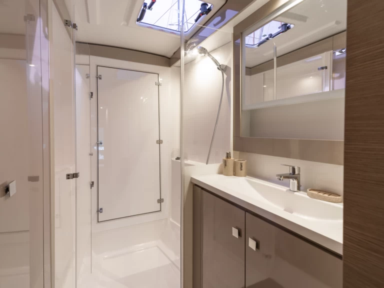 Rent a Fountaine Pajot Isla 40 Lávrio