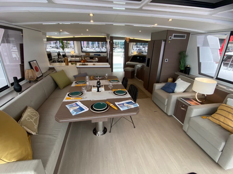 Yacht charter Olbia cheap Bali 5.4