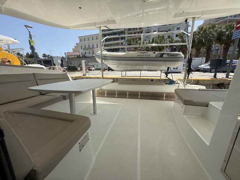 Catamaran rental in Nikiána - Lagoon Lagoon 42, 2020,  Air Condition, Generator, Water maker, Solar panel, Only with skipper, 2 SUP offered free