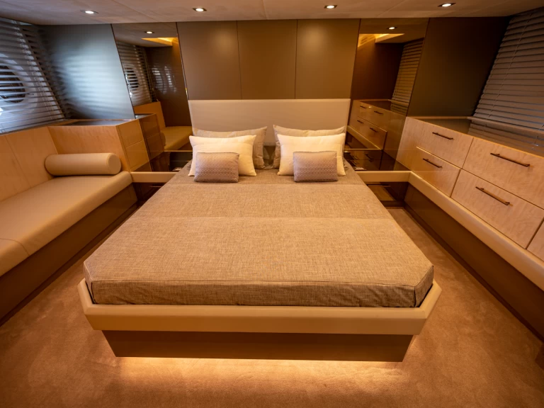 Bénéteau Monte Carlo Yacht 66 in Castellammare di Stabia on SamBoat