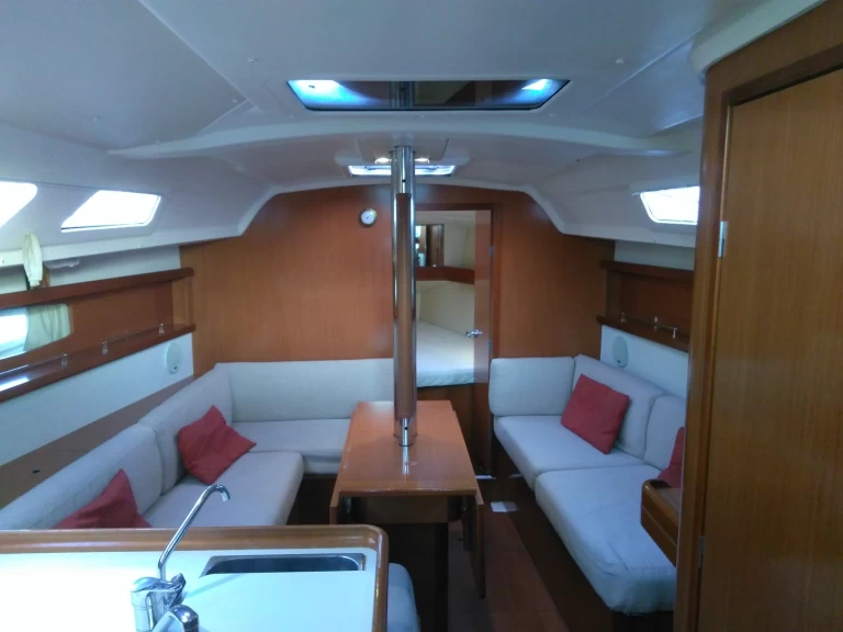 Sailboat rental in Achilleio - Bénéteau Oceanis 34