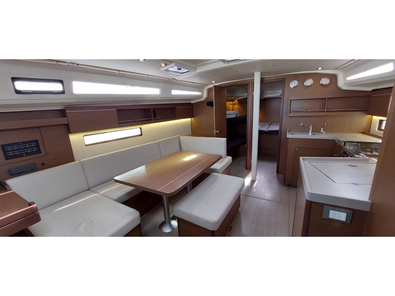 Sailboat rental in Olbia - Bénéteau Oceanis 40.1