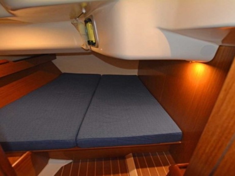 Jeanneau Sun Odyssey 49 in Pisticci on SamBoat