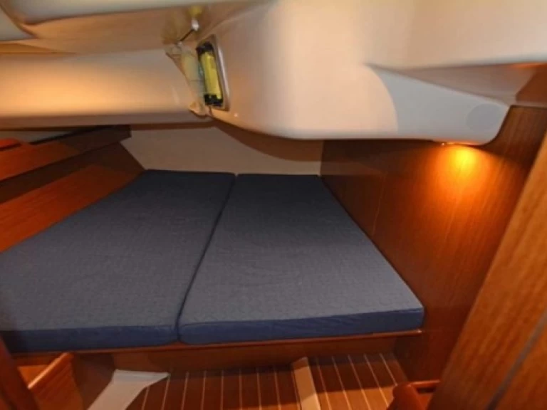 Jeanneau Sun Odyssey 49 in Pisticci on SamBoat