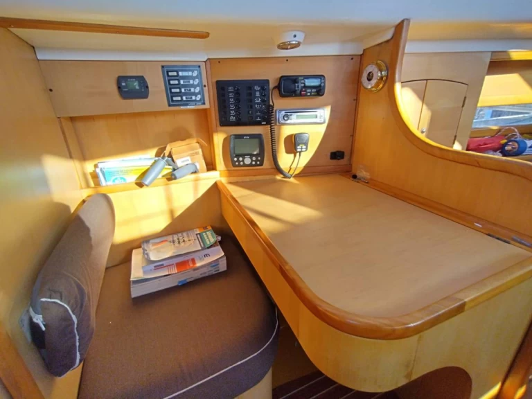 Yacht charter Saint-Quay-Portrieux cheap Wrighton - BI LOUP 30