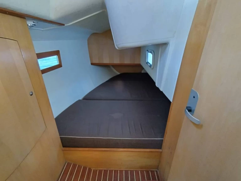 Sailboat rental in Saint-Quay-Portrieux -  Wrighton - BI LOUP 30