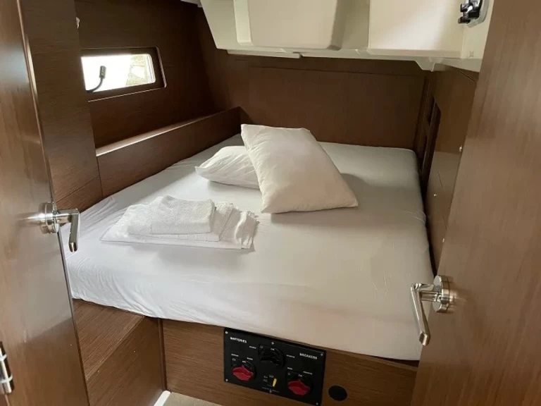 Bénéteau Oceanis 46.1 charter bareboat or captained in  Pálairos