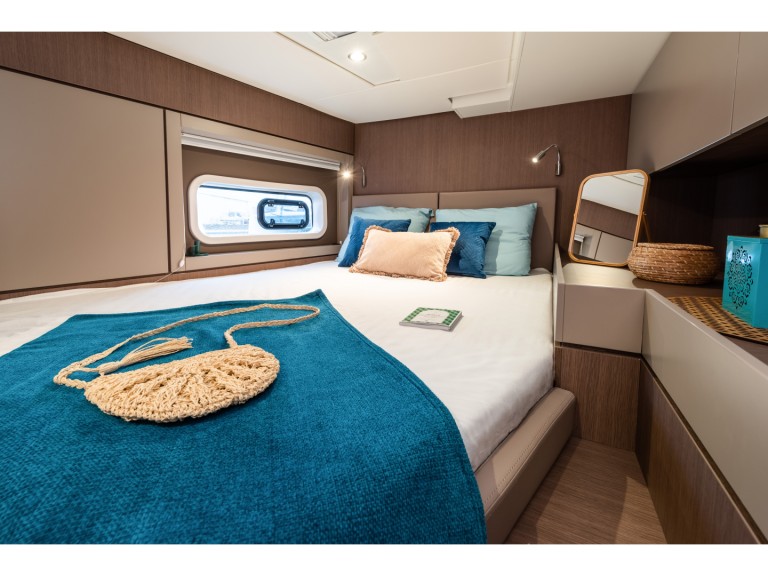 Yacht charter Olbia cheap Bali 4.6