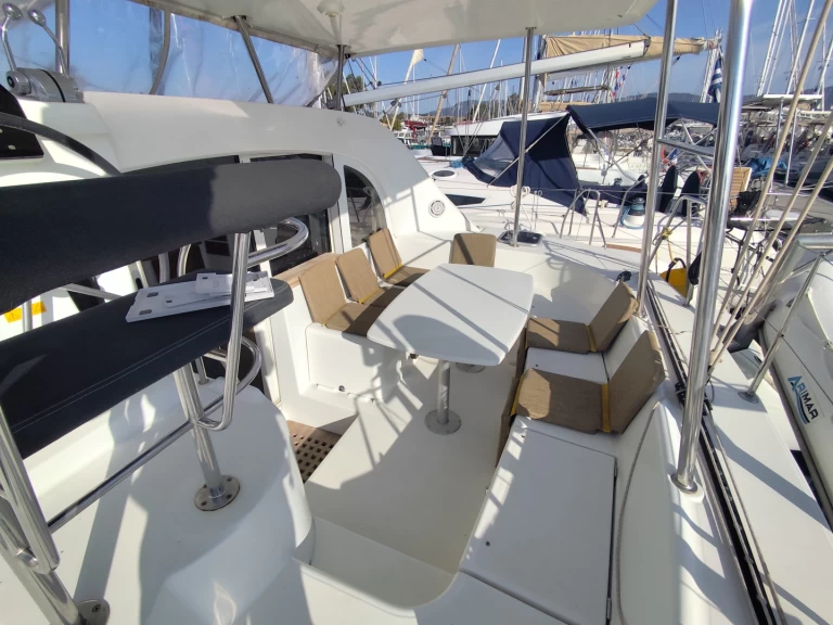 Yacht charter Empuriabrava cheap Lagoon 380