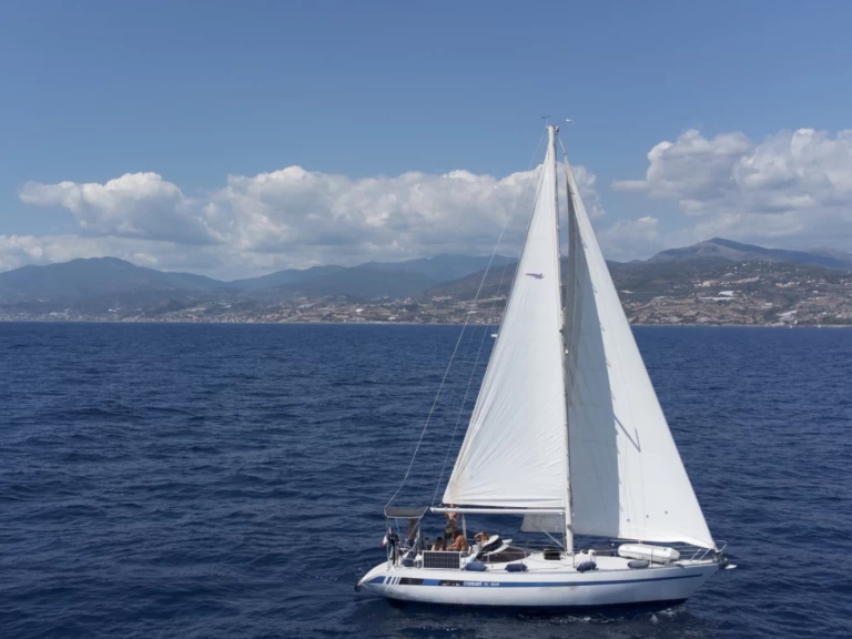 Bareboat Rental Sailboat Comar with a boat licence