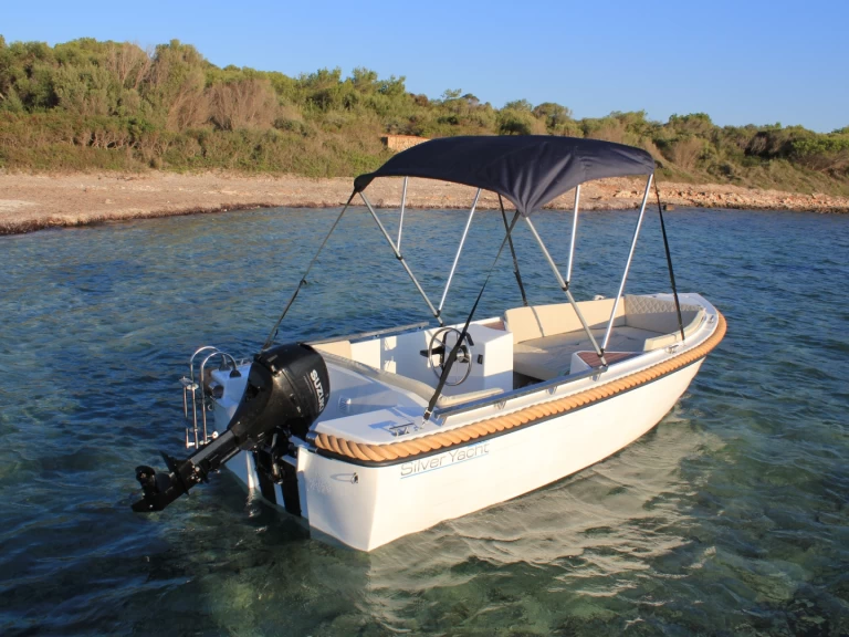 Motorboat for rent Can Picafort at the best price