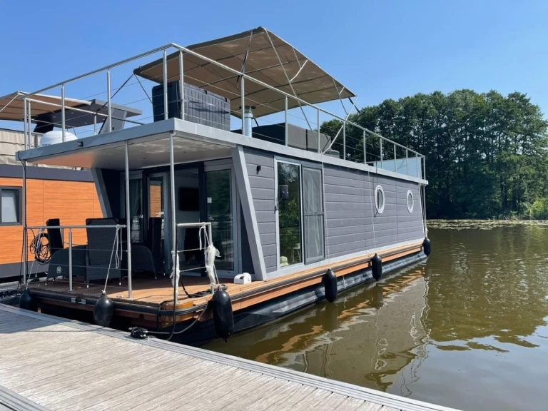 D13 Woma D13 - Standard in Waren (Müritz) on SamBoat