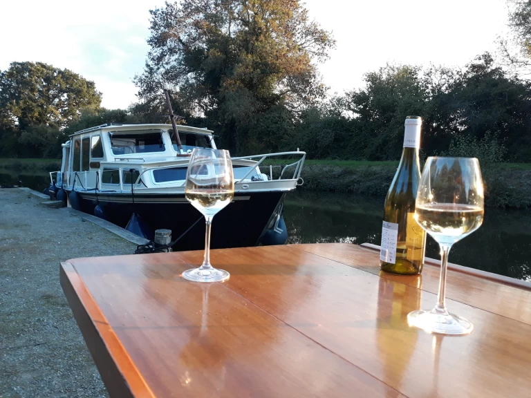 Rent a pikmeerkruiser 950 Nort-sur-Erdre