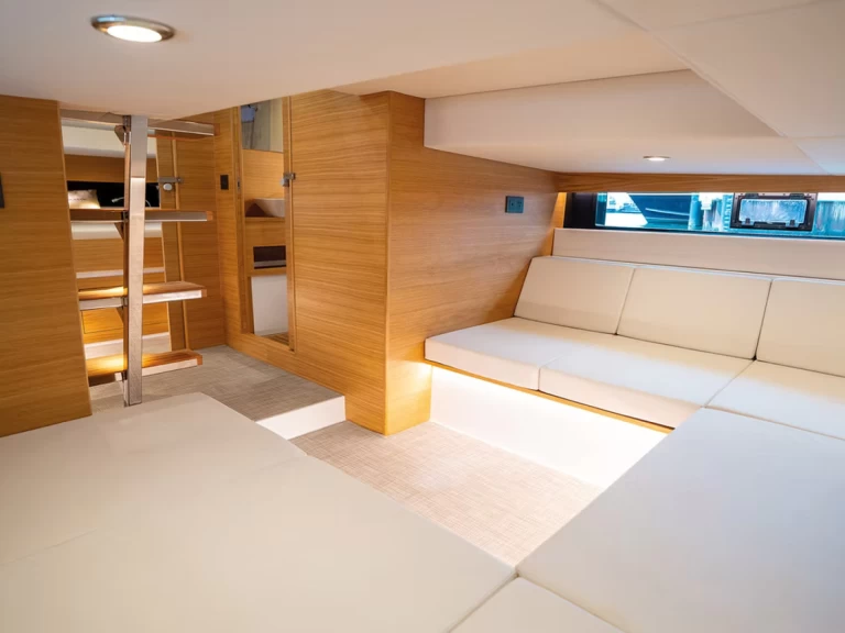 Motorboat for rent Alyki at the best price