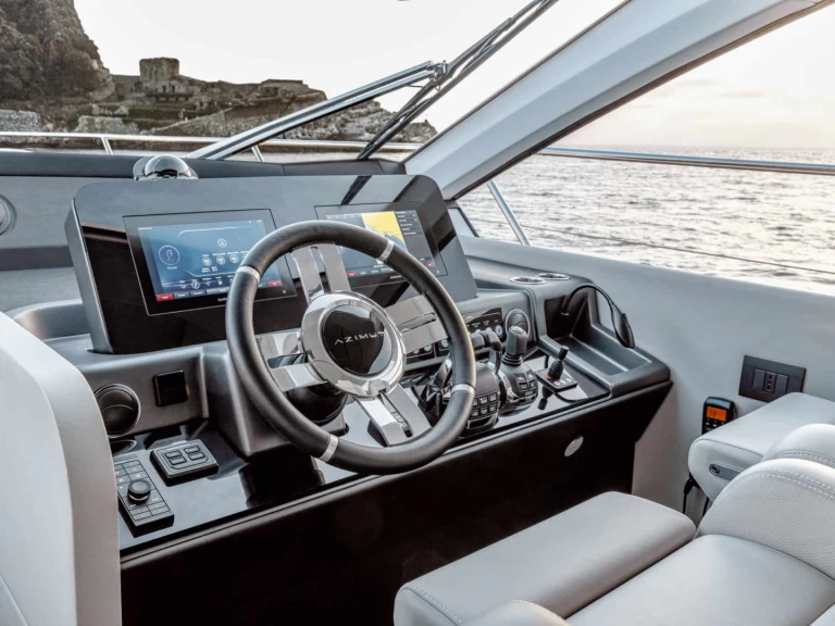 Azimut Azimut 53 Fly in Polignano a Mare on SamBoat