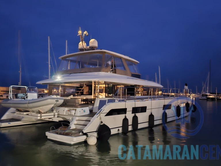 Catamaran rental in Barcelona - Lagoon Lagoon 630 Motor Yacht