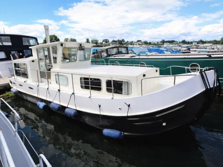 Houseboat rental in Saint-Jean-de-Losne - Locaboat Locaboat 935