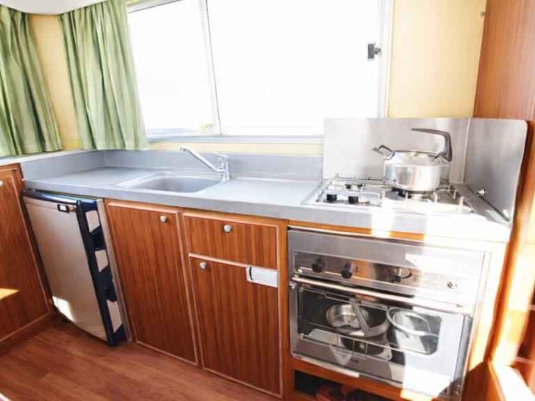 Houseboat rental in Saint-Jean-de-Losne - Locaboat Locaboat 935