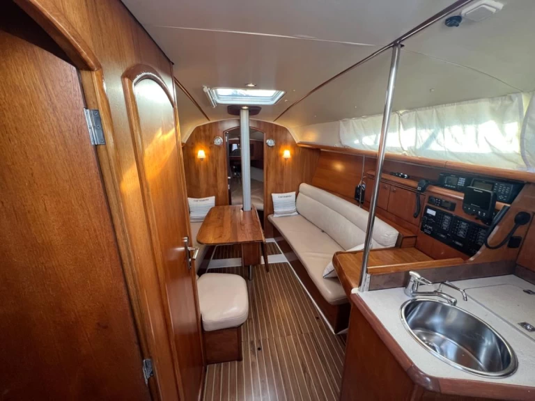 Sailboat rental with or without captain Jeanneau Santa-Maria-Poggio