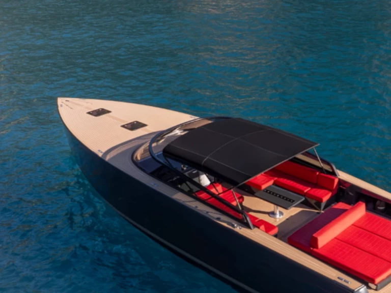 Bareboat Rental Motorboat VanDutch with a boat licence