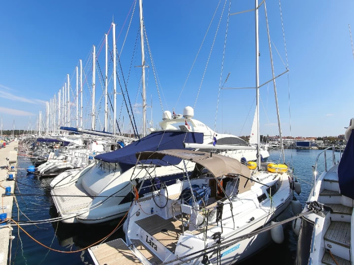 Boat rental Bavaria Cruiser 34 in Zadar on Samboat