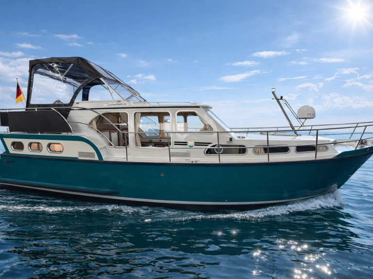 Houseboat rental with or without captain Pedro Waren (Müritz)