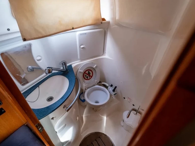 Rent a Bavaria Bavaria 30 Cruiser Pálairos