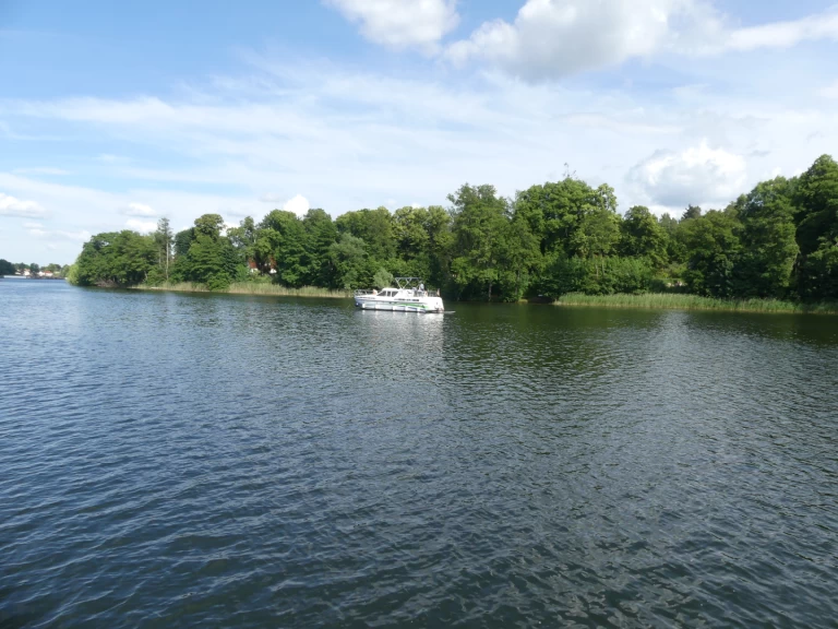  Tarpon 42 N charter bareboat or captained in  Lübz