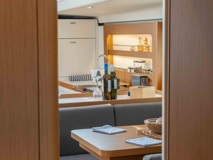 Yacht charter Lávrio cheap First Yacht 53