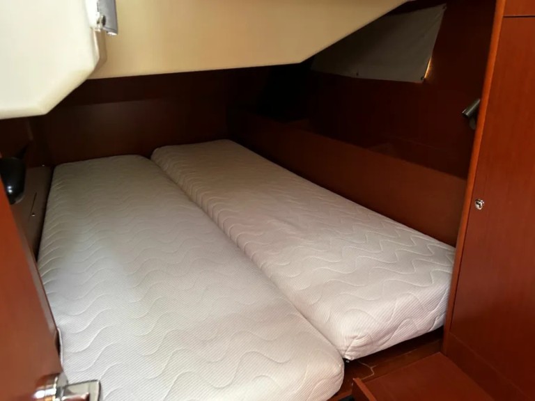 Bénéteau Oceanis 41.1 charter bareboat or captained in  Lefkáda