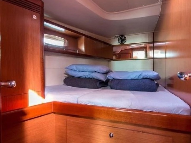 Rent a Bénéteau Oceanis 54 Pálairos