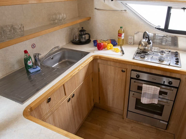 Motorboat rental with or without captain Le Boat Saint-Jean-de-Losne