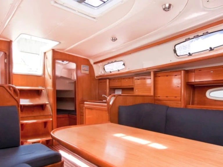 Boat rental Bavaria Bavaria 37 in Nikiána on Samboat